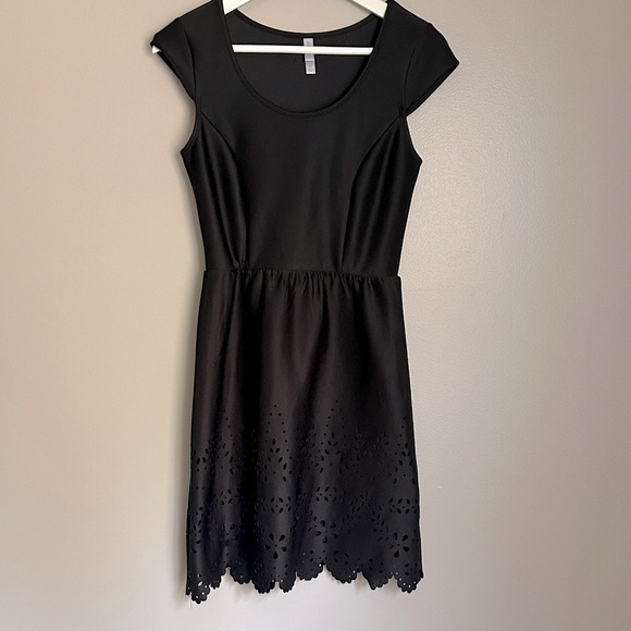 Elegant Black Cap Sleeve Cutout Dress - Picture 1 of 4